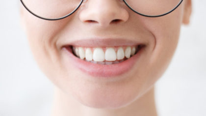 Trattamenti professionali per la bellezza del tuo sorriso: sbiancamento dentale, otturazioni estetiche, faccette in ceramica, ecc...
