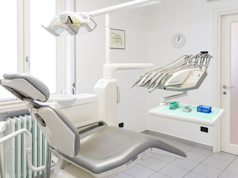 studio dentistico porro artusa poltroncinia e strumentistica dentale